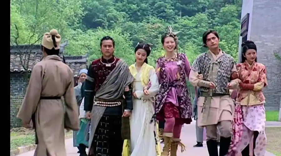 仙剑奇侠传我心中的少年包青天只有一部,就是周杰版的,妥妥的童年阴影