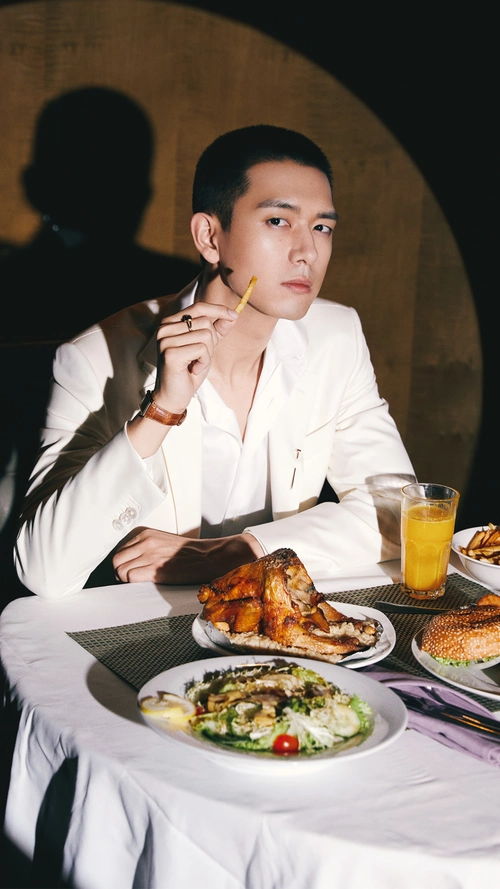 李现寸头帅气优雅写真