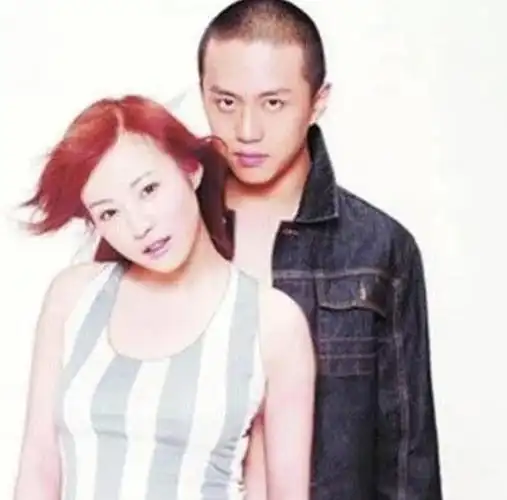 男明星的前任vs现任对比,黄晓明眼光始终如一,邓超两任差太多