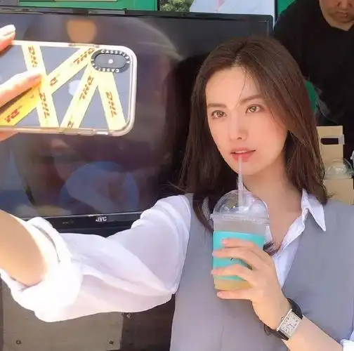 林珍娜nana上线表白,"世界第一美"的穿搭可以借鉴吗?_网易订阅