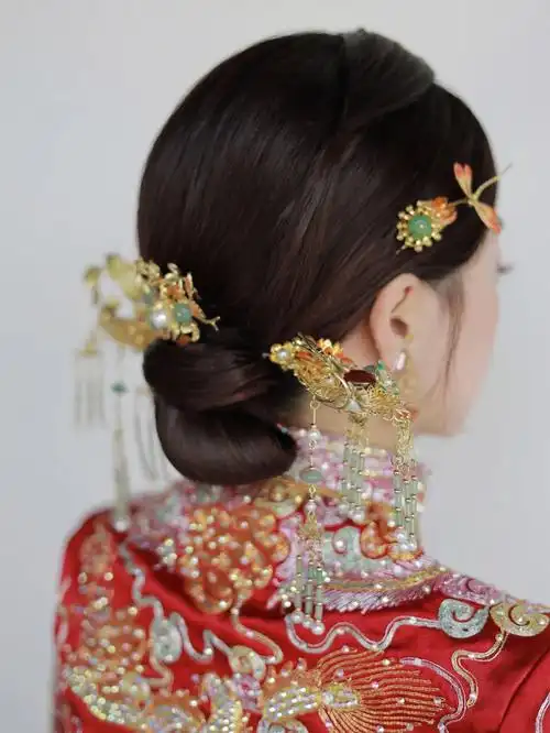 中式低盘发温婉简约气质新娘