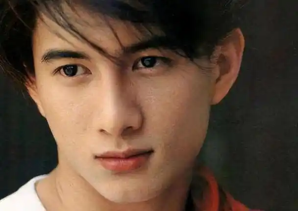 53岁吴奇隆陪儿子逛商场,5岁步步帅气可爱,刘诗诗公公罕见现身