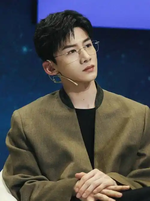 时髦精必备~今天的内容就先到这里啦,不知道看了辣么多男明星的眼镜杀