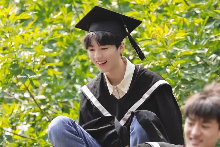 有没有什么王俊凯笑的很开心的图片? - 知乎