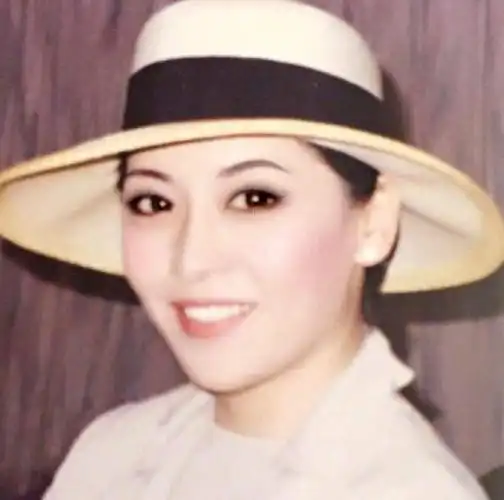 向太年轻时真漂亮和当红女星同框都不输难怪向华强爱不释手