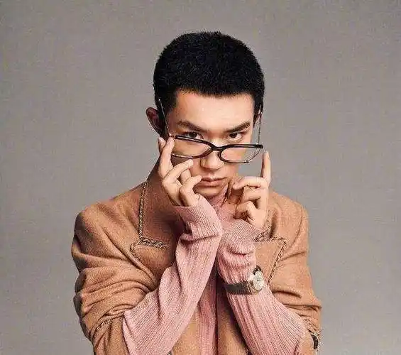 王俊凯寸头造型曝光,他是不是tfboys里,可塑性最强的一位?