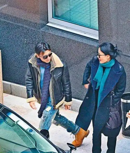 时隔23年,53岁王菲与42岁谢霆锋公开牵手亮相,网友:要结婚了?