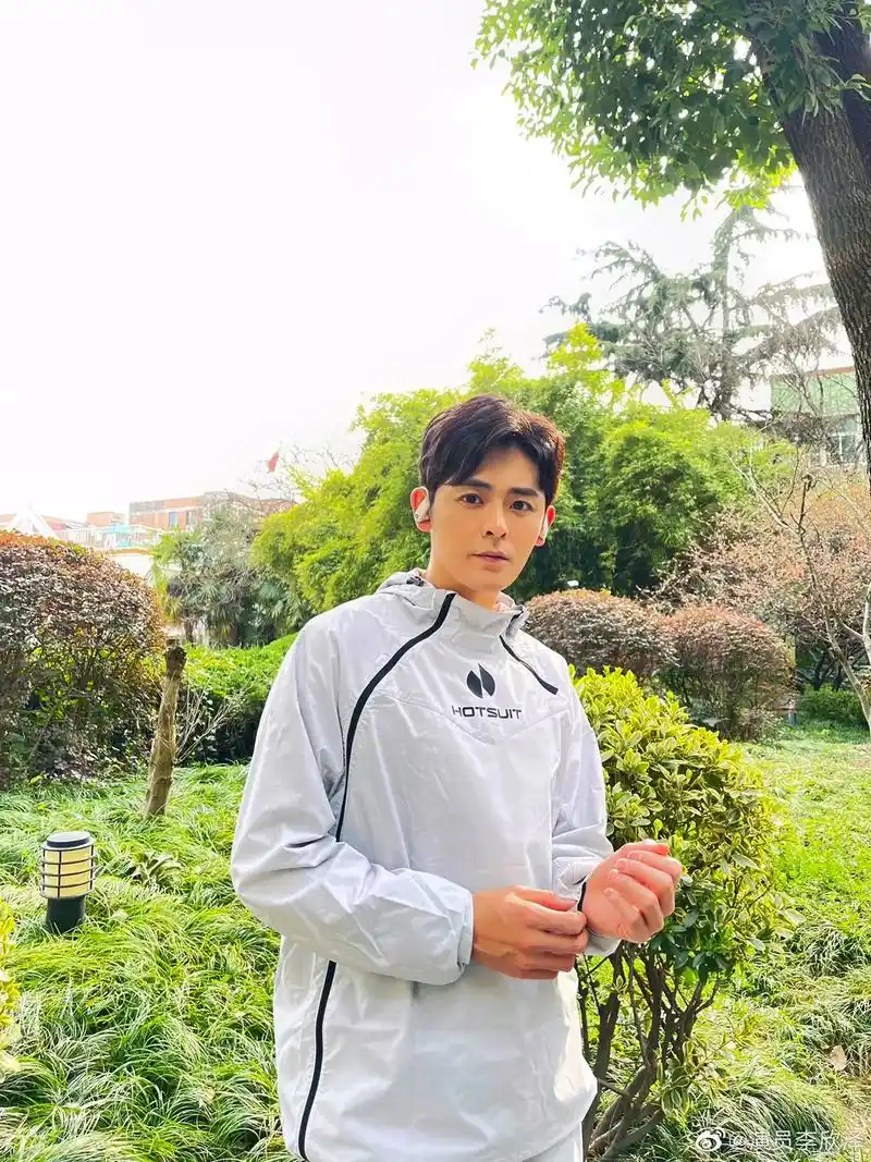 好天气,和泽哥一起运动吧99怎么会有这么帅的男人06#李欣泽 - 抖