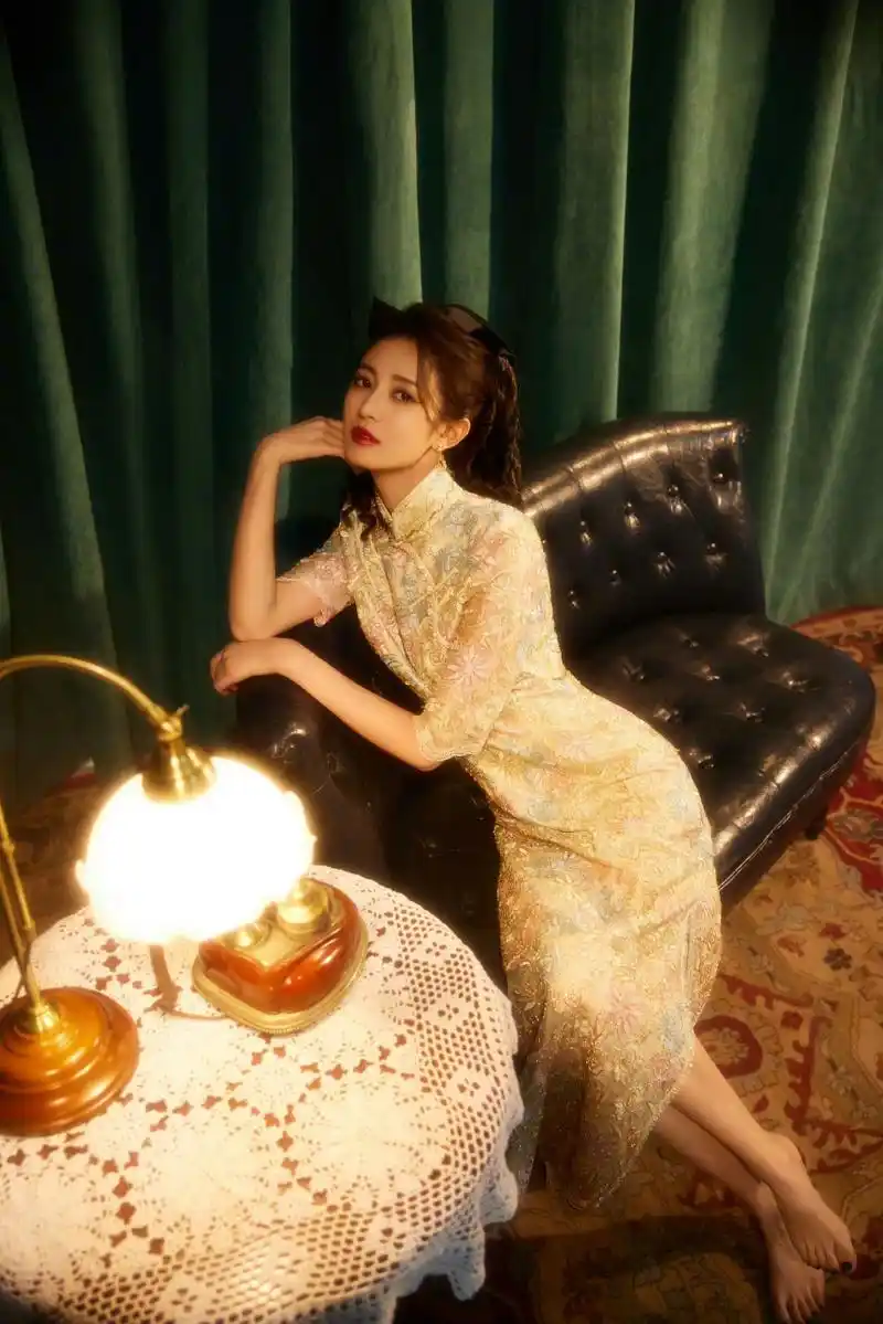 陈钰琪  光脚丫  大长腿又直又细