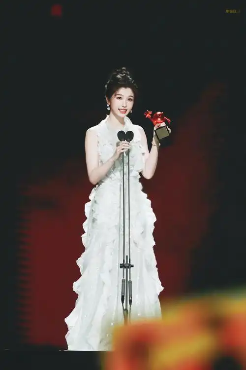 虞书欣一个人走红毯##虞书欣1218欣途熠熠