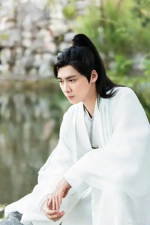 挑战每天按相册顺序发一张李易峰的照片##园园不断