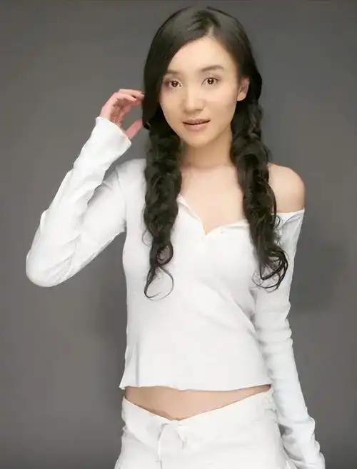 相继搭档了保剑锋,佟大为,张智霖,钟汉良,而这也让她在娱乐圈中逐渐小