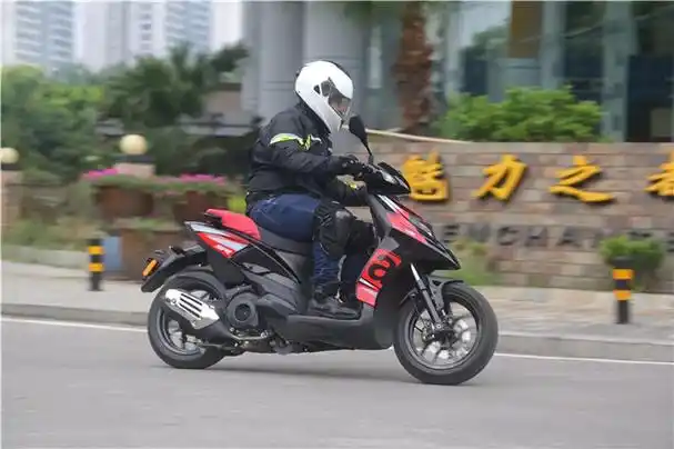 深度评测aprilia sr motard 150_踏板摩托车_评测_摩信网