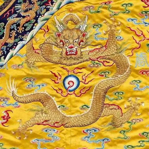 古代皇帝龙袍上的龙是从什么时候开始的