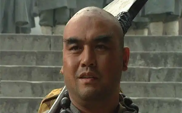 宋江闻讯后,当即派出花和尚鲁智深出阵迎敌.