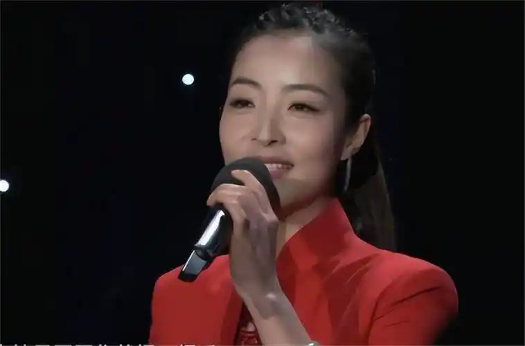 王小妮,被姐姐王二妮带进圈,气质有加_音乐节_陕北_延安