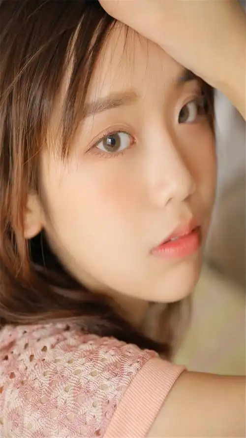 气质美女俏丽甜美高清手机壁纸_美女_手机壁纸下载_美桌网