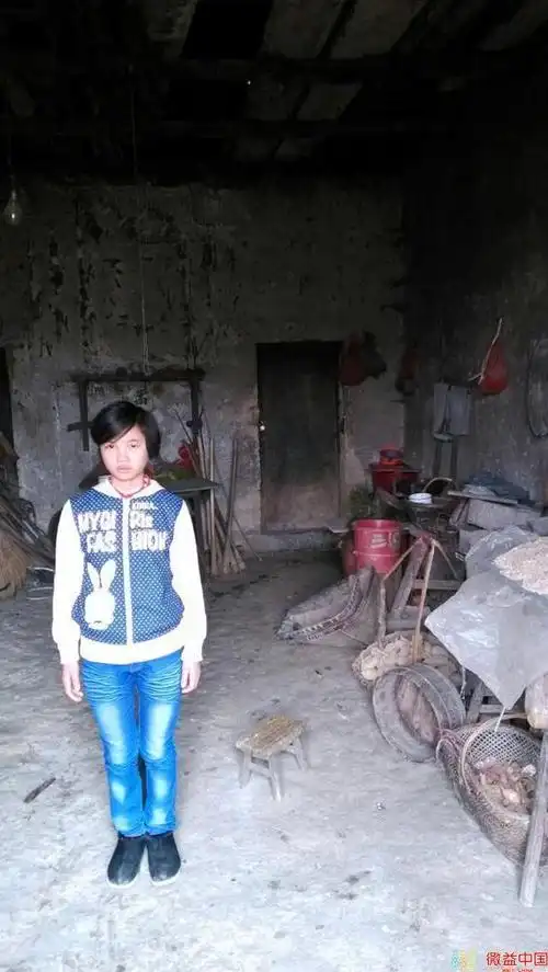 下图的女孩叫陈美花.今年13岁.也是河伯乡井子村人.