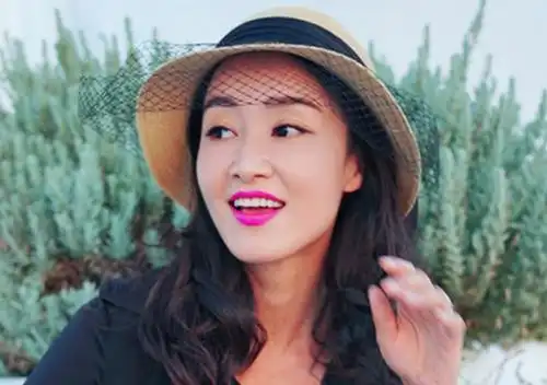 她24岁就主持了央视春晚,能力强魅力大,如今三年生两胎生活美满