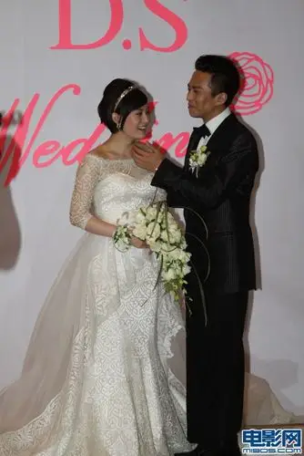 邓超,孙俪大婚绝美登场 甜蜜亲吻全场疯狂