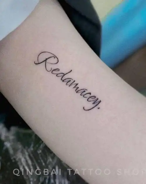 单针字母纹身图片_手臂纹身图案