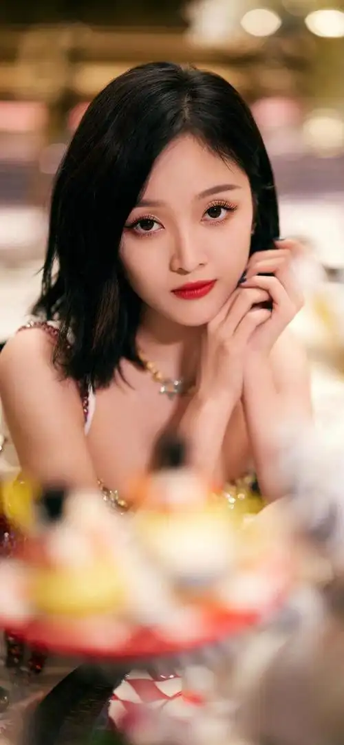 性感大长腿 女神吴宣仪 高清手机壁纸美图|玫瑰|女演员|美女_网易订阅