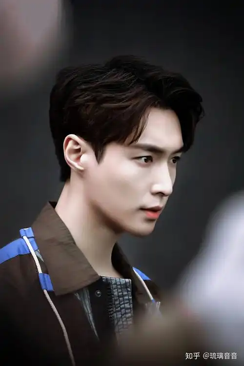 张艺兴有哪些让人惊艳的生图? - 知乎