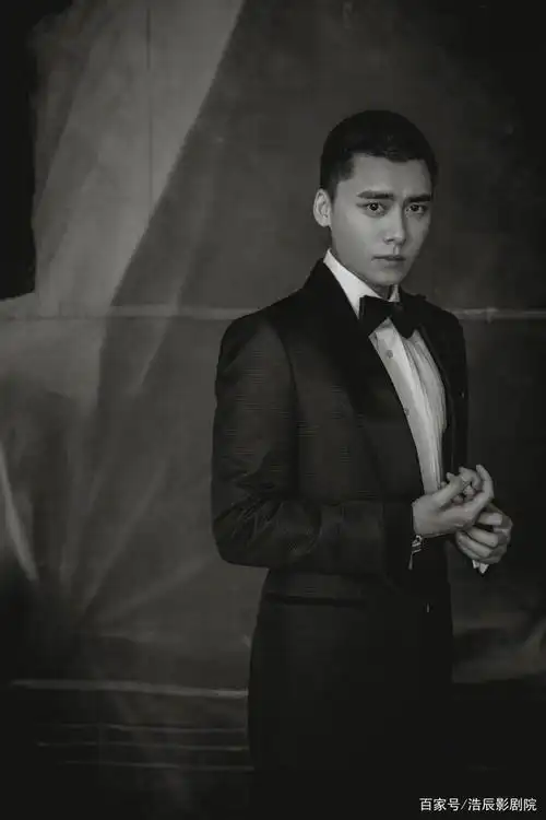 短发配西装-李易峰