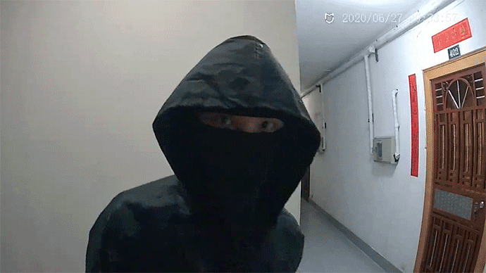 快递小哥蒙面持刀抢劫未遂 下跪求老阿姨别报警获刑10年