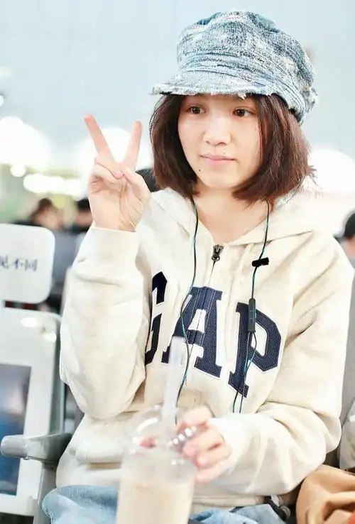 "金像影后"春夏全素颜亮相显好气色