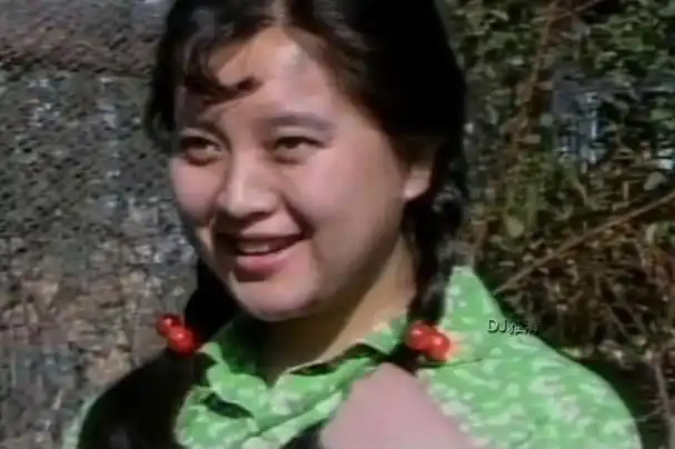 中扮演小女儿香草的,也是毕业于解放军艺术学院的演员张晗