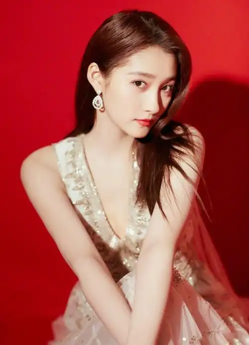 关晓彤是什么星座的(关晓彤是什么星座的男生)_搜优微信小程序