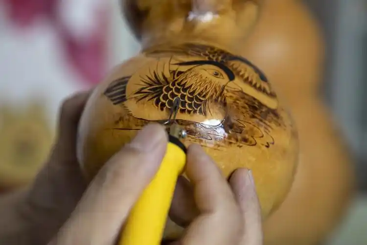 小葫芦里的"大世界"——葫芦烙画李瑞阳