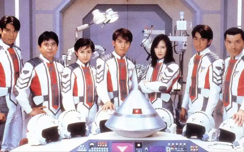 女网红cos迪迦奥特曼胜利队队员,形象神还原,黑丝大长腿太绝了