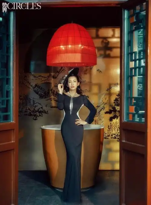 秦海璐穿旗袍优雅又知性登时尚封面气质这块拿得死死的