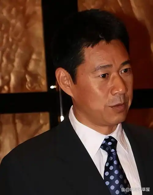 张丰毅:对继女视如己出,对亲生儿子冷漠无情,如今却