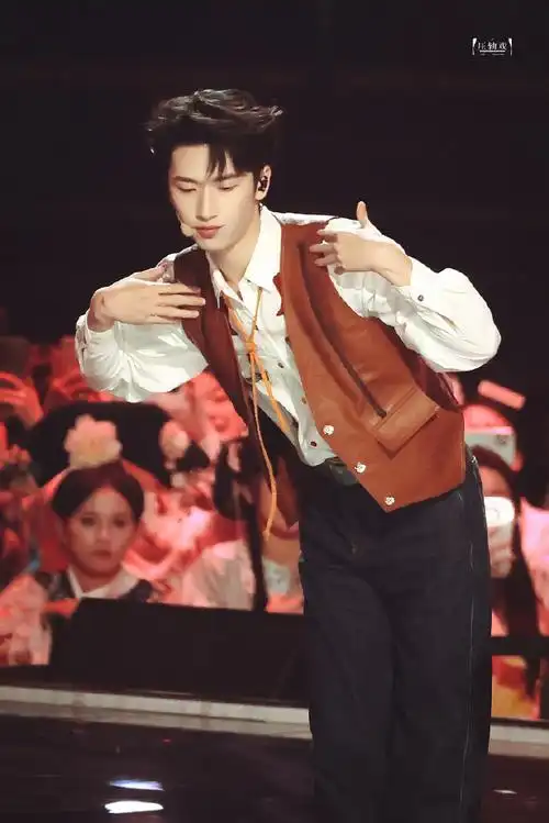 严浩翔超话#时代少年团宋茜合作舞台姐姐真漂亮#甜甜供应商@时代少年