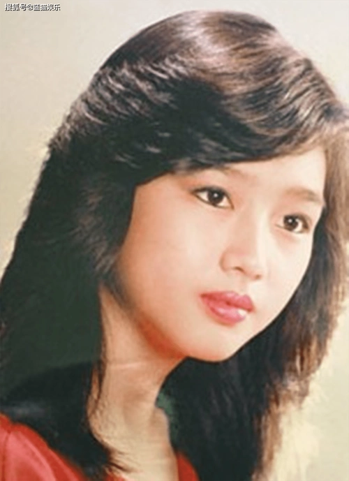 于是,有这样一个幸运的女孩出现了,年轻时的她风华绝代美若天仙,为了