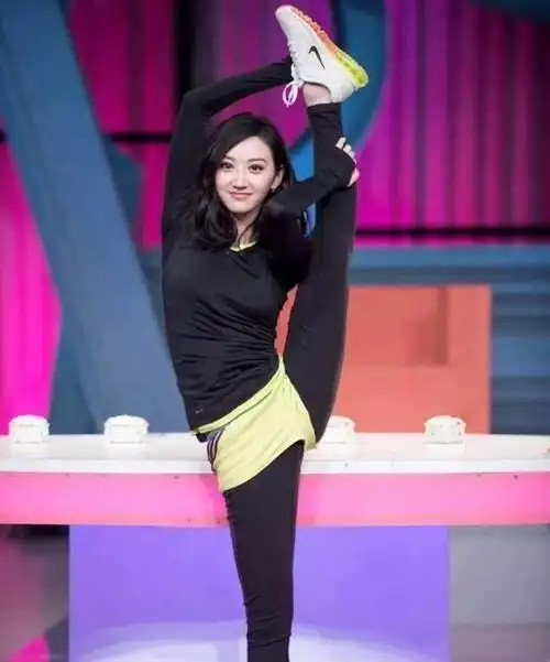 一字马大比拼热巴最美baby惊艳丽颖尴尬最后一个亮了