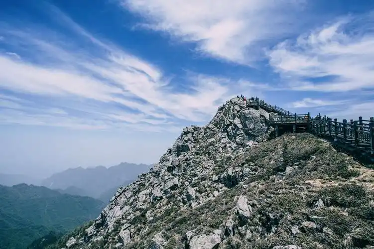 大美秦岭最高峰