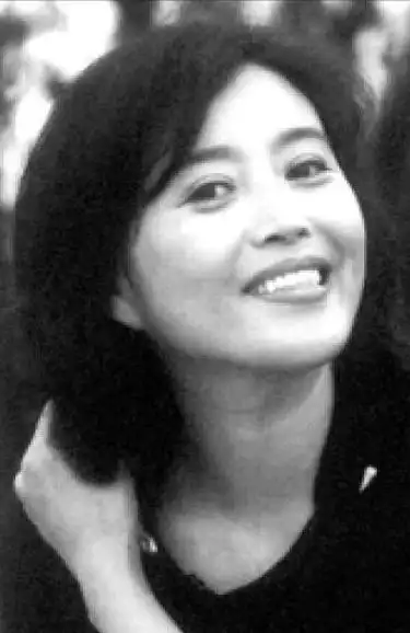 回顾丁嘉丽:未婚先孕4次堕胎,婚内出轨,与孙红雷姐弟恋被唾弃