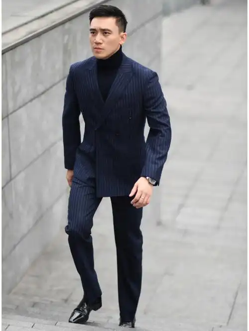 40岁中年西装穿搭藏青色条纹
