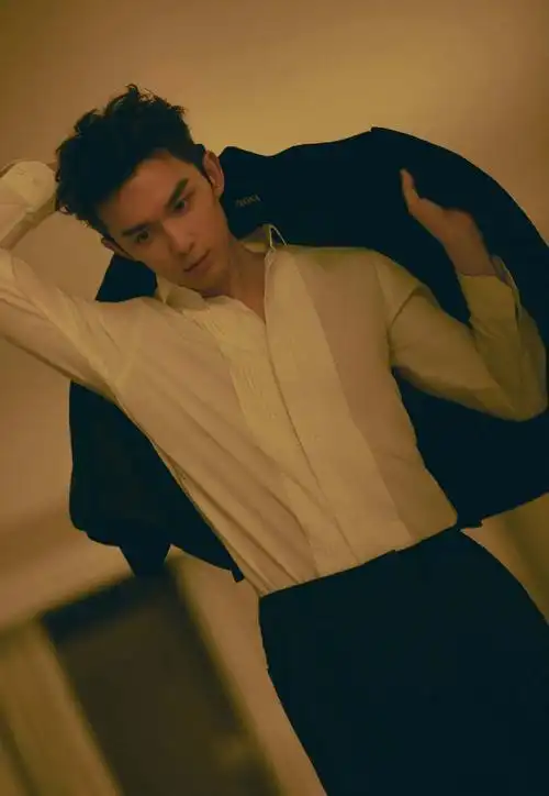 吴磊黑西装十八宫格