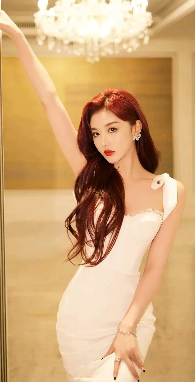 孔雪儿高清写真性感撩人,肌肤白皙如雪,美得让人心动