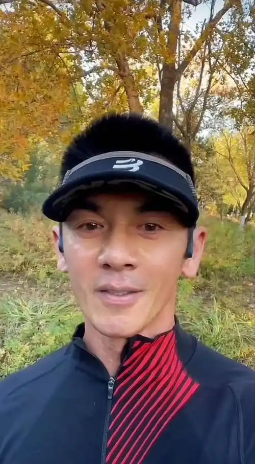 任天野近况曝光,52岁风采不减当年,还是熟悉的"狗头老高"_朱荔莘_时候