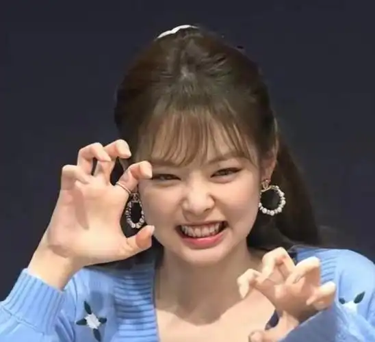 综艺撒娇卖萌自拍热辣野性jennie是真可爱还是装可爱