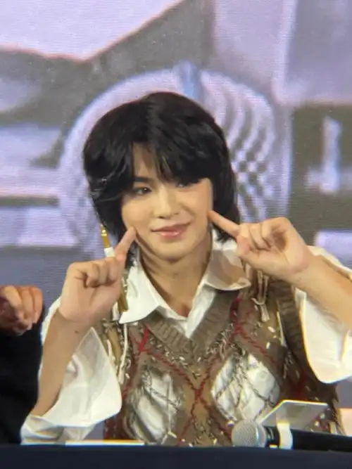 黄明昊贾想世界演唱会