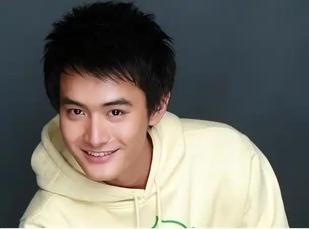 王雨:因为长得太帅,老婆倒追五年才得手,婚后两人的生活甜蜜