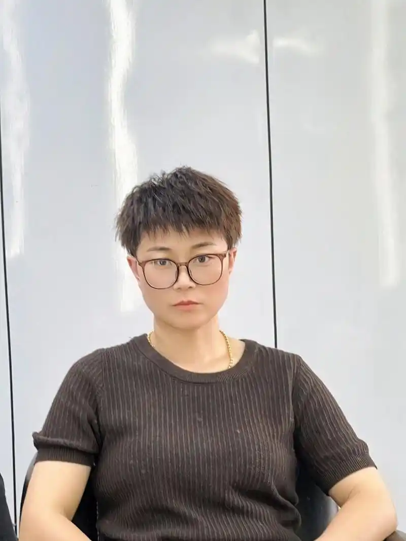 女士锡纸烫发型,锡纸烫短发. 女生短发烫发. 女短发. 减龄短发