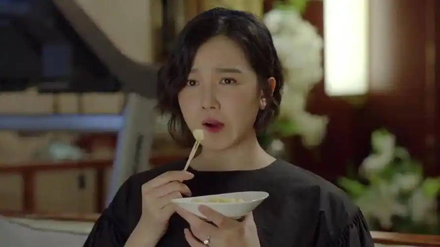 小别离:蒂娜看电视剧,联想到小宇想害她